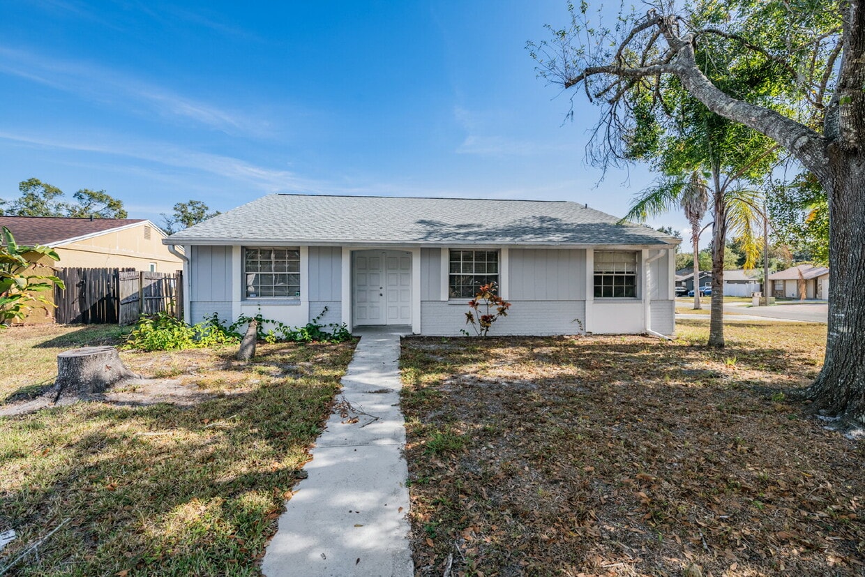 Primary Photo - 16001 Saddlestring Dr