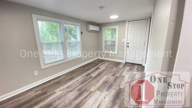 Foto del edificio - Beautiful 2 Bedroom 1 Bathroom Home in Ind...