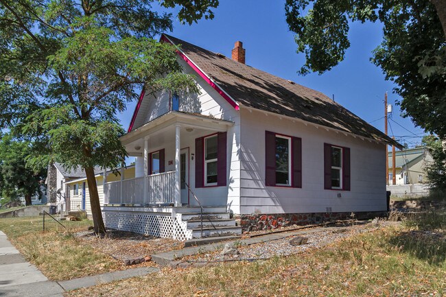 Building Photo - 114 3rd St