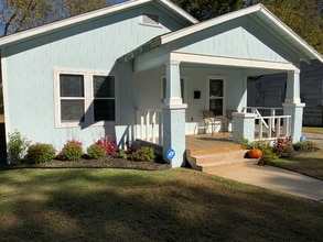 Building Photo - 276 W Pine Ave