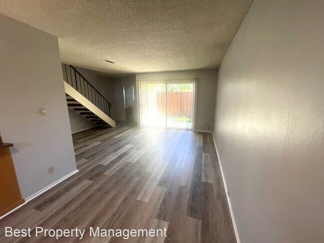 Building Photo - 2 br, 1.5 bath House - 5552 Roundtree Terrace
