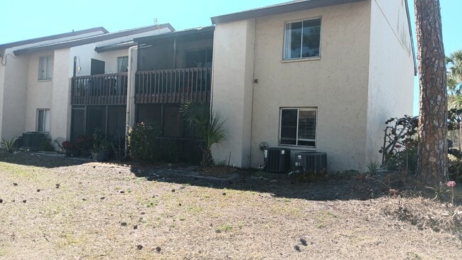 Building Photo - 2724 Hidden Lake Blvd