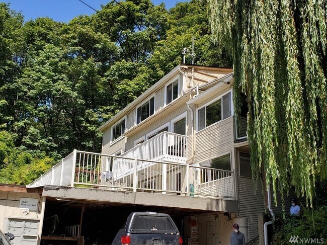 Foto del edificio - 1040 Elliott Ave W