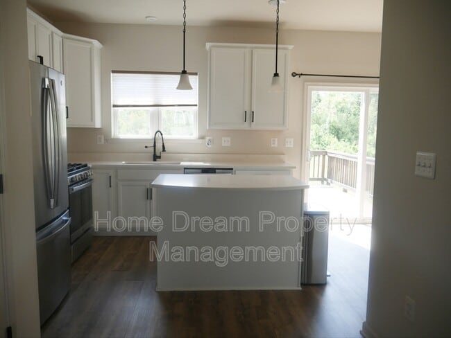 Building Photo - 2517 Drake Ln