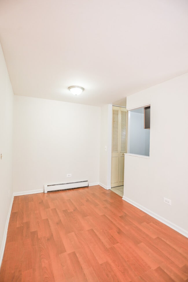 Foto del edificio - 1064 W Catalpa Ave