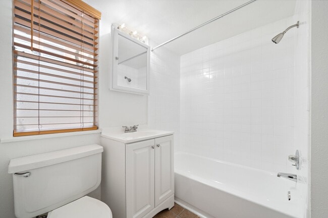 Foto del edificio - Seasons Beachfront - 1 & 2 Bedroom Floor P...