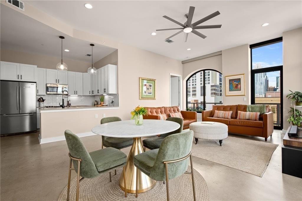 Primary Photo - 507 Sabine St