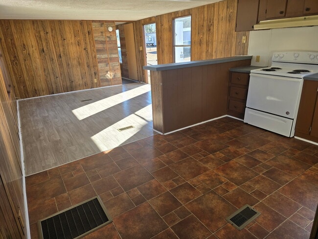 Building Photo - 472 Ruben Wells Rd