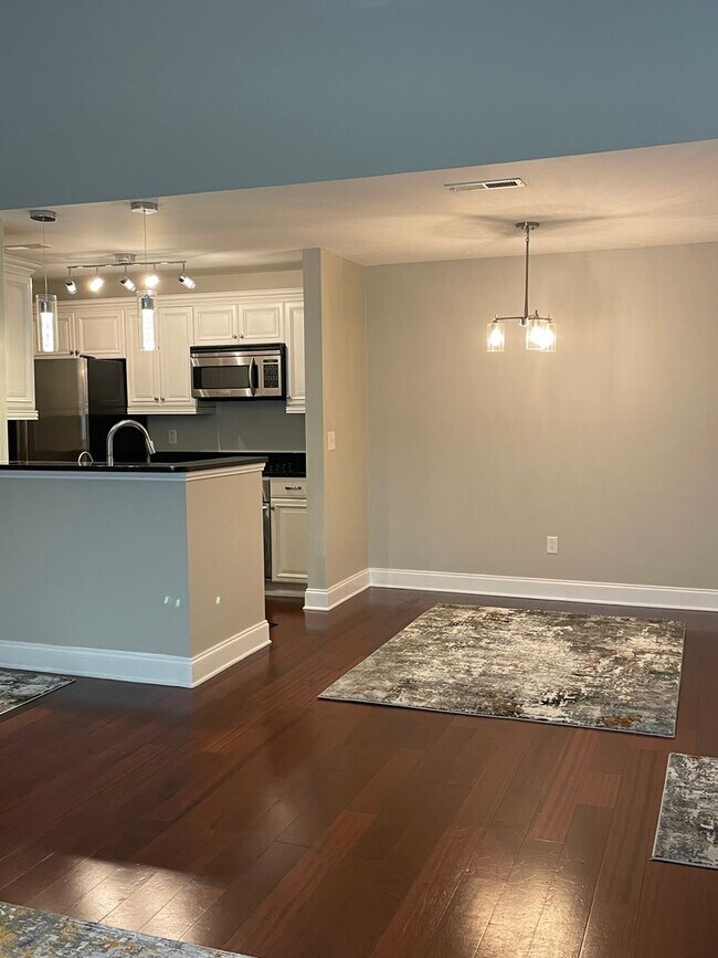Building Photo - Mount Pleasant Condo MINUTES from IOP!