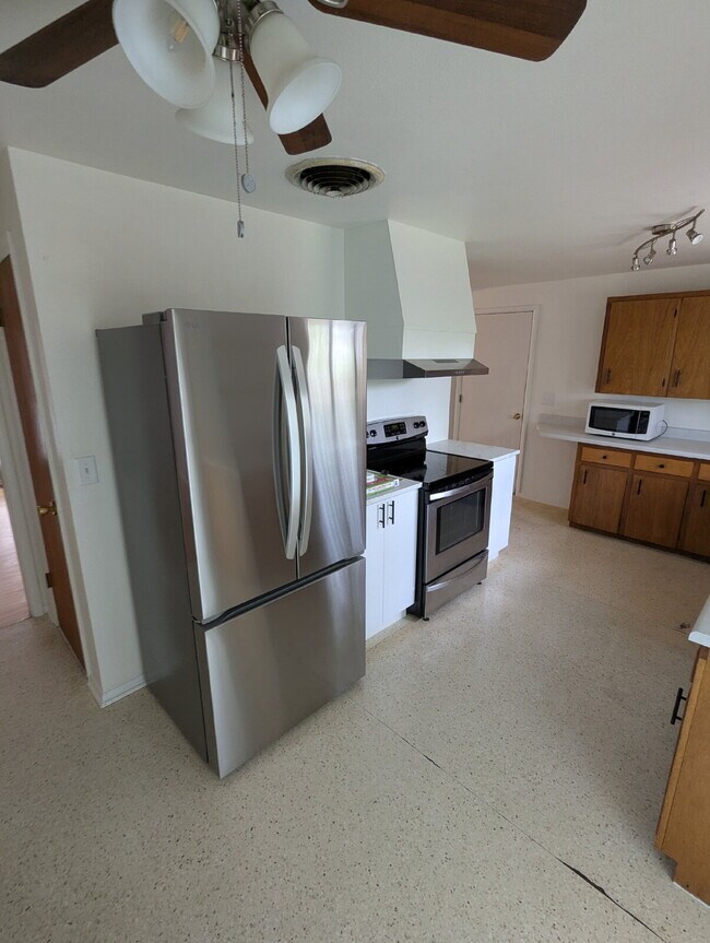 Foto del edificio - 7070 Beacon Way