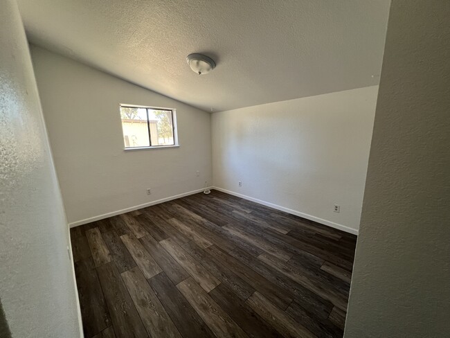 Building Photo - 12410 Peach Ln