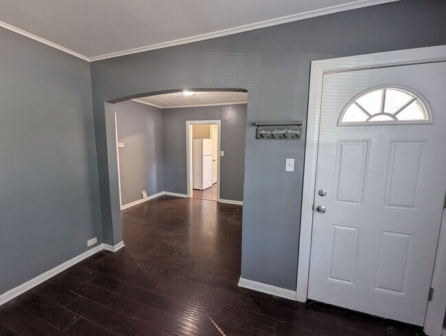 Foto del edificio - Pretty on Penfield - 3 Bedroom, 1 Bath Cha...