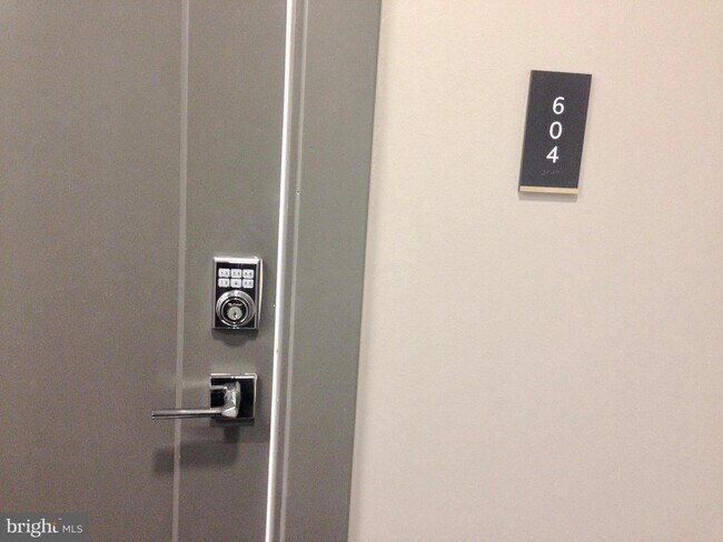 Foto del edificio - 1411 Key Blvd