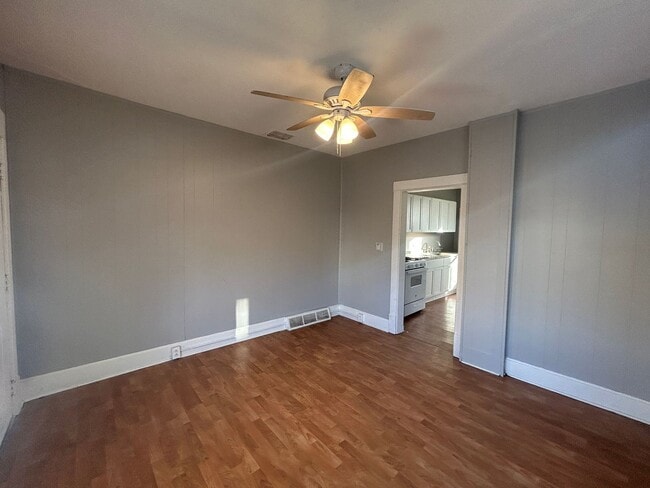 Building Photo - 4538-4540-4540 15th Ave