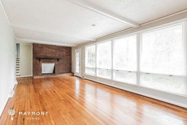 Building Photo - 14 Piney Woods Ln