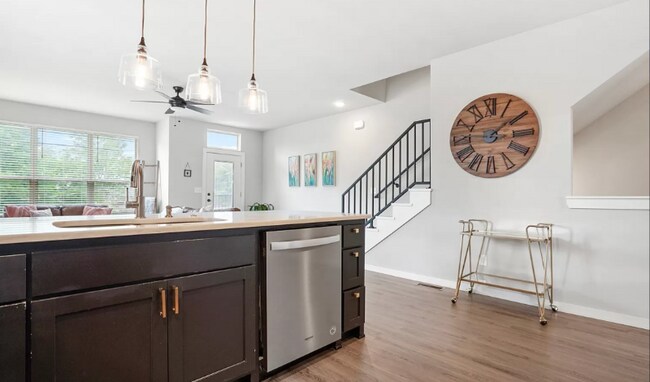 Foto del edificio - 121 S Cedar Ave