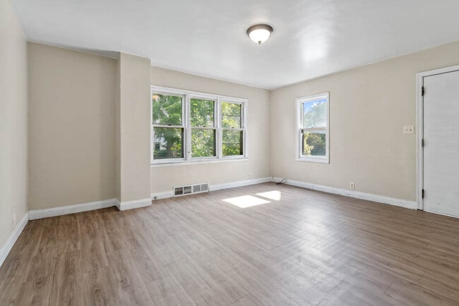 Building Photo - 1632 Waterloo Rd
