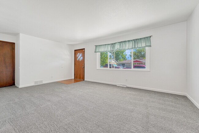 Building Photo - 2359 S Perry St