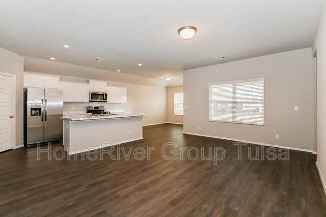 Building Photo - 7504 E 157th Pl S