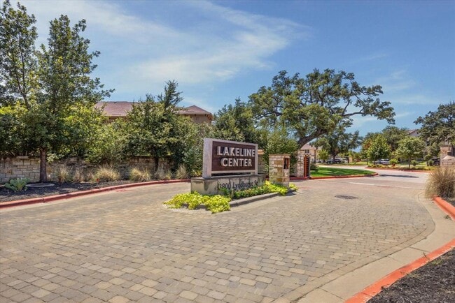 Foto del edificio - 13800 Lyndhurst St