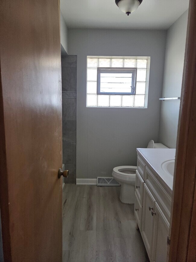 Baño completo - 400 Prairie Ave