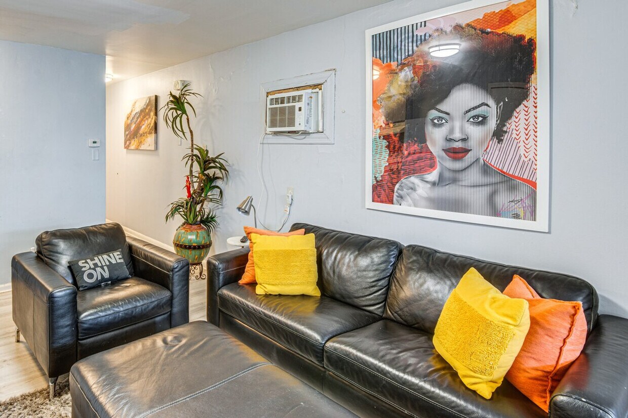 Foto principal - 8136 S Kedzie Ave