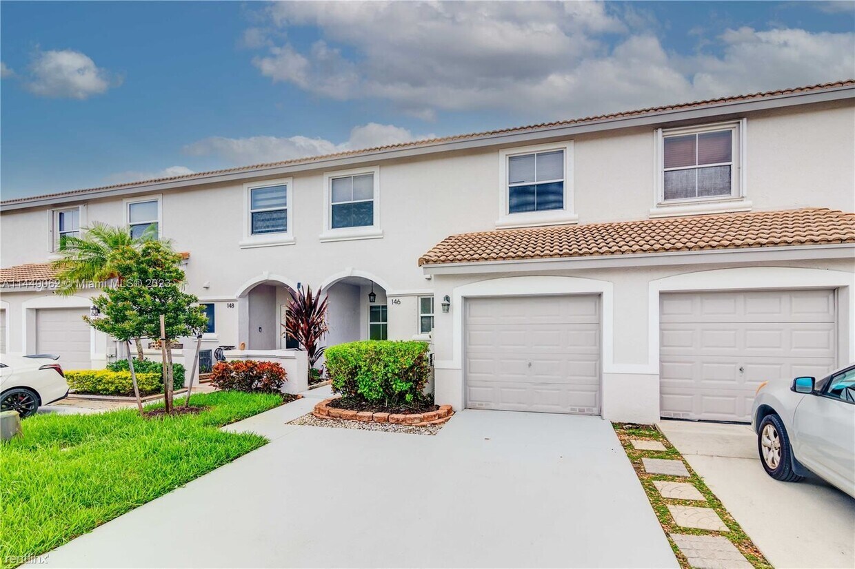 Foto principal - 3 br, 2.5 bath House - 146 SW 169th Ave