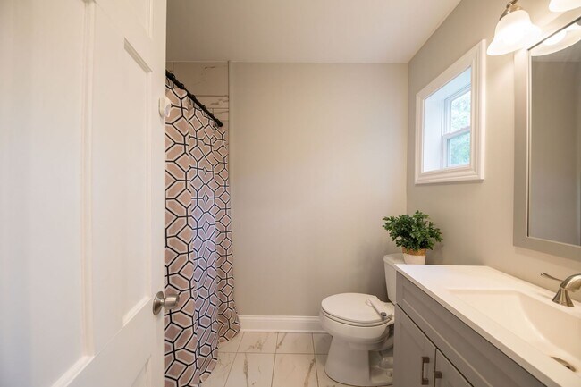 Foto del edificio - Fantastic and updated 4 bedroom home in Au...