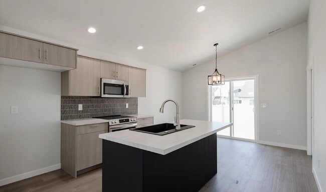 Building Photo - 1261 W Bass River Dr