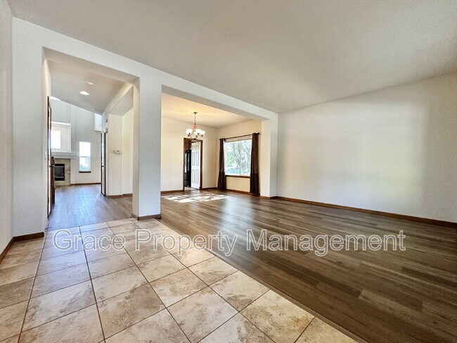 Building Photo - 2523 E 150th Pl