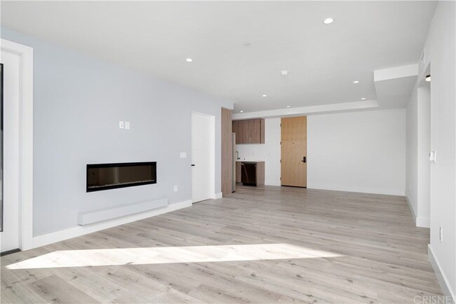 Building Photo - 5923 Laurel Canyon Blvd