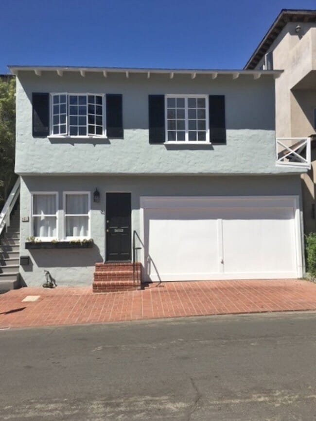 Building Photo - 421 28th St