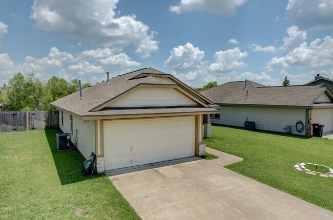 Foto del edificio - August Pre-Lease! Beautiful 3 Bed, 2 Bath ...