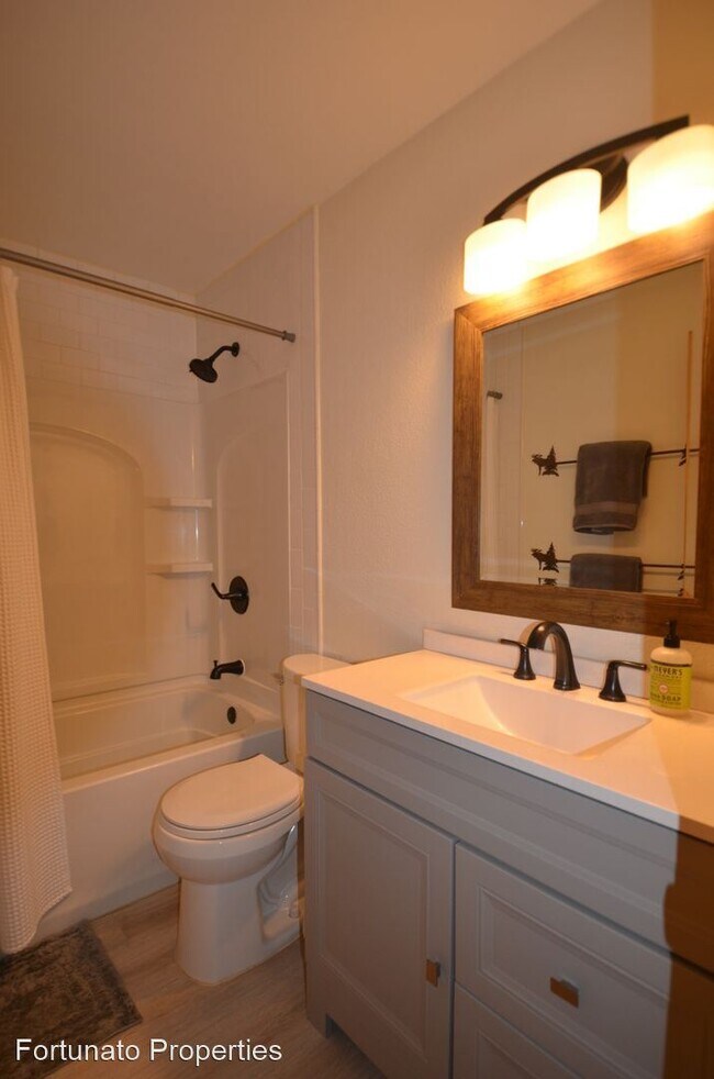 Foto del edificio - 3 br, 2 bath House - 217 Lake View Circle E