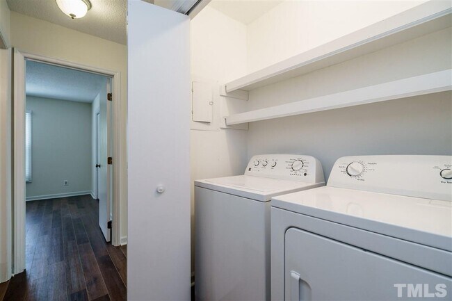 In unit washer/dryer - 4702 Cornwall Pl