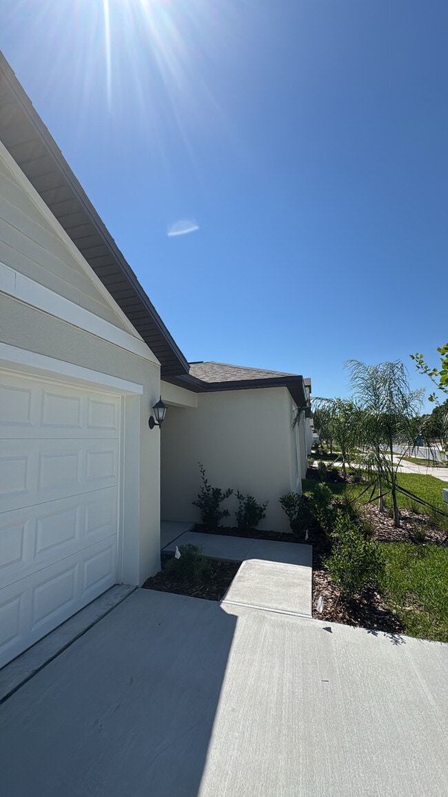 Building Photo - 10235 Alder Green Dr