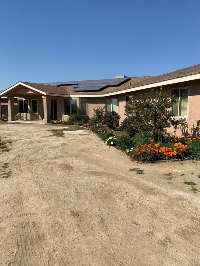 Building Photo - 5 Bd 4.5 Ba Country Home