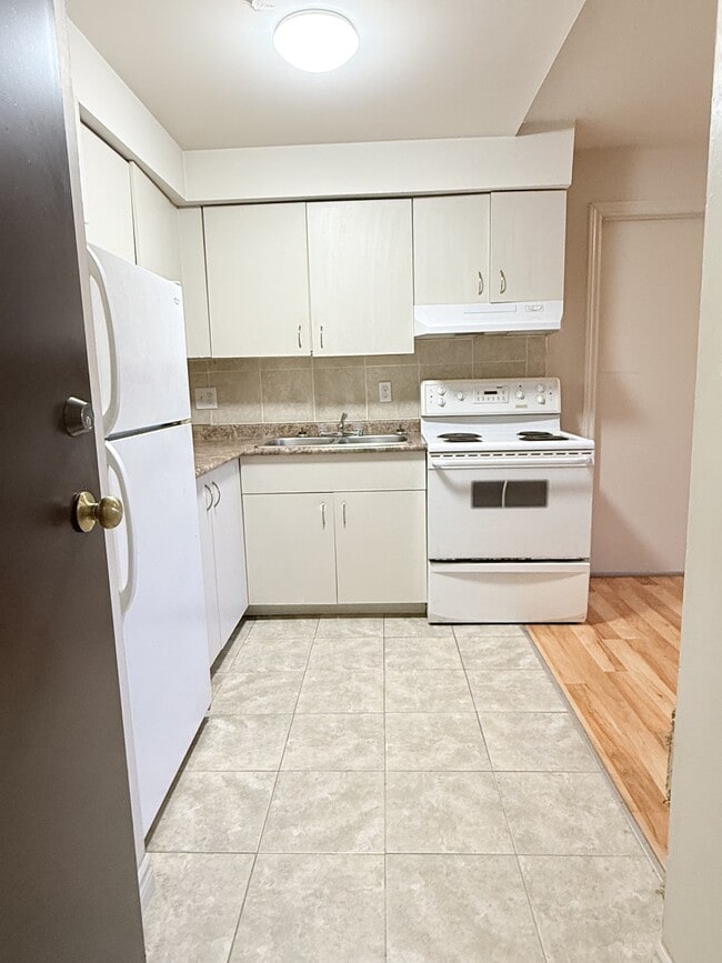 Building Photo - 575 Assumption St