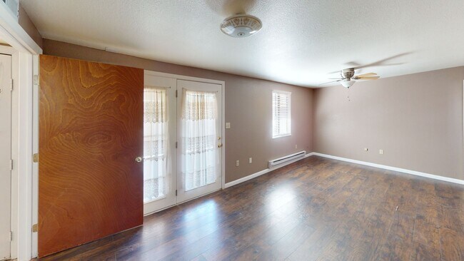Building Photo - 4 Bedrooms, 2.5 Baths House