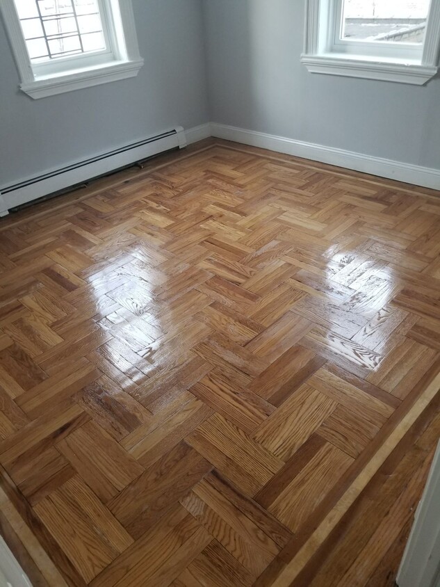 Building Photo - 685 E 226th St