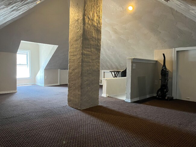 Building Photo - 516 Hancock St