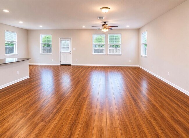 Building Photo - 3200 College Park Dr