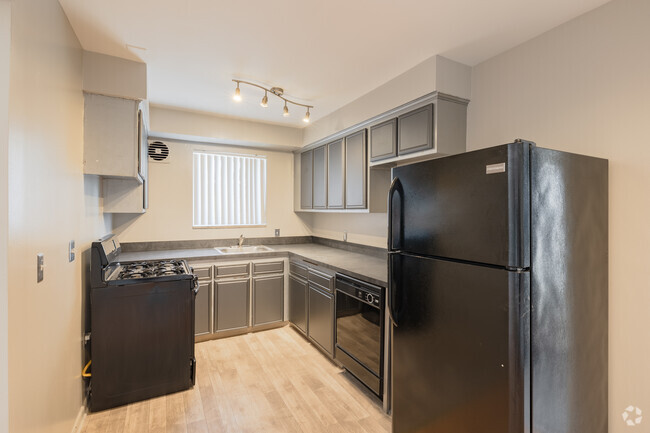 1BR, 1BA - 580SF, Kitchen - Farnum Apartments