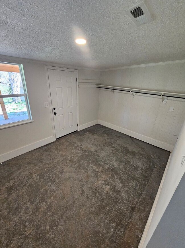 Foto del edificio - 3-Bedroom 2 Bath, 2-story home ready for you to call home today!