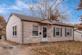 Building Photo - 4906 Crest Dr