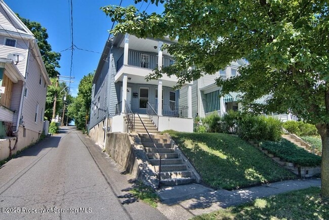 Building Photo - 1515 Pine St