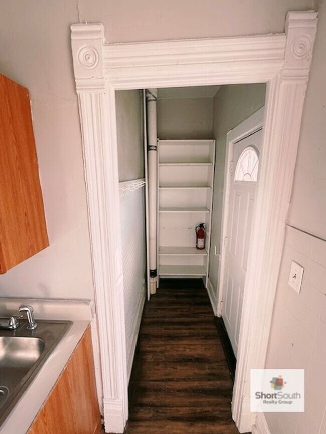 Foto del edificio - Updated 1 Bed 1 Bath main floor unit