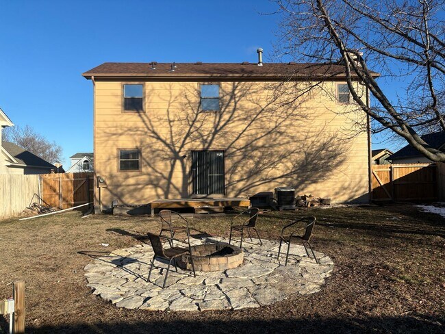 Foto del edificio - Beautiful 3 Bedroom 2 1/2 bath in Wichita