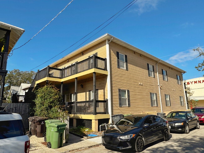 Building Photo - Historic Downtown 4BR/4BA