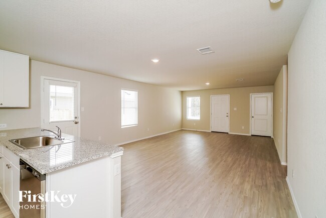 Foto del edificio - 9610 Littleton Grist